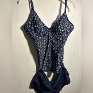 Athleta 2 piece tankini and boy short navy blue and white print - gently used.